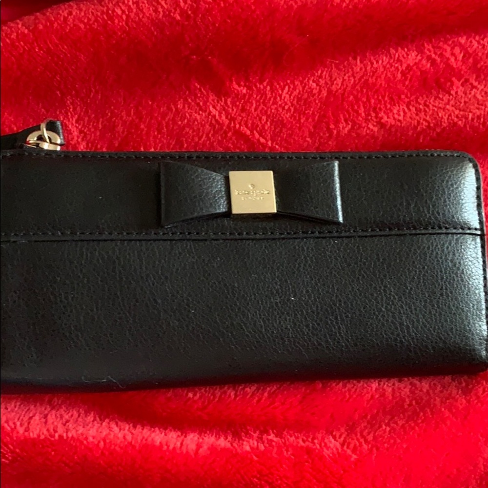 Kate Spade renny drive black zip around wallet